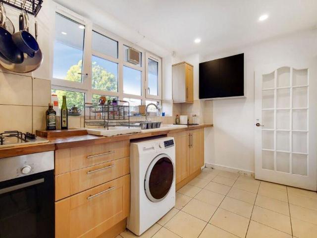 4 bed flat for sale