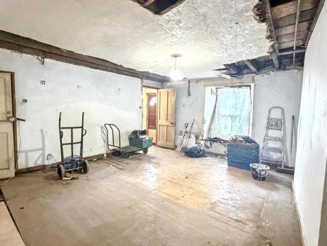 4 bed flat for sale