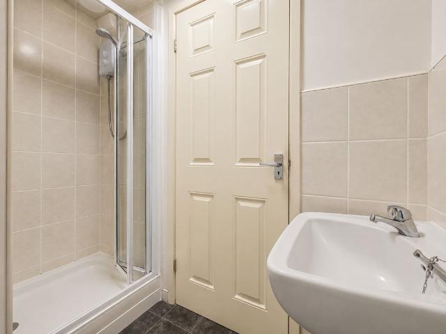 4 bed flat for sale