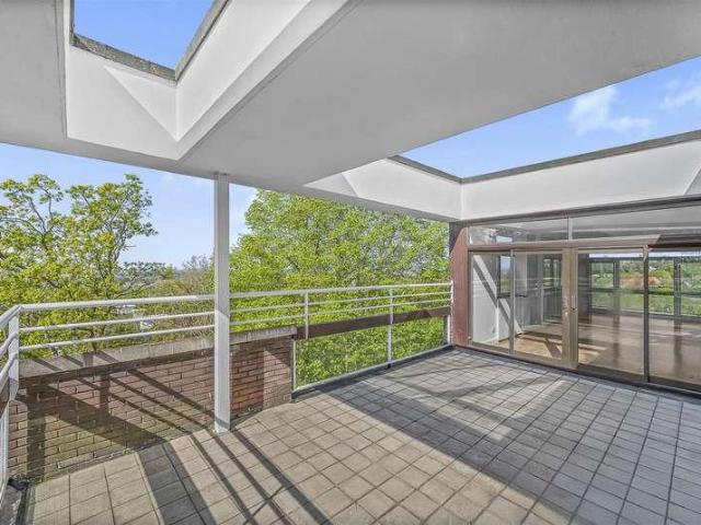 4 bed flat for sale