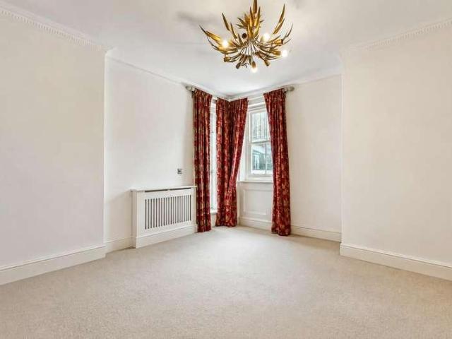 4 bed flat for sale