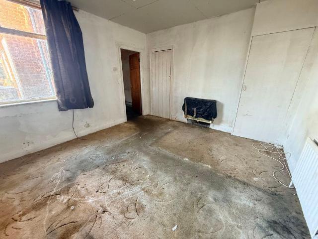 4 bed flat for sale
