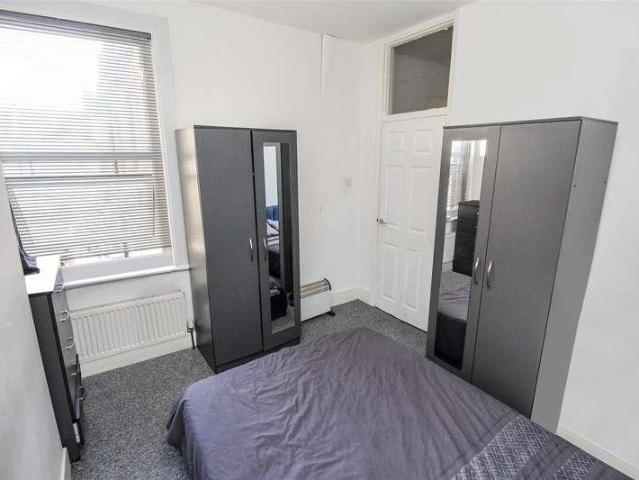 4 bed flat for sale