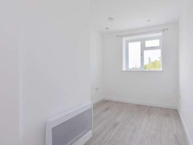 4 bed flat for sale