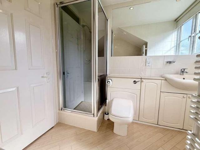 4 bed flat for sale