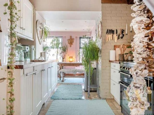4 bed flat for sale
