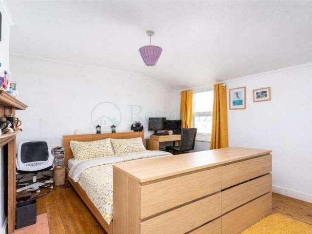 4 bed flat for sale