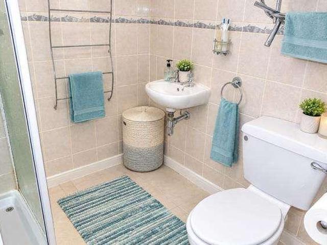 4 bed flat for sale