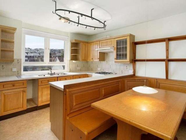4 bed flat for sale