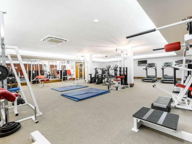 4 bed flat for sale