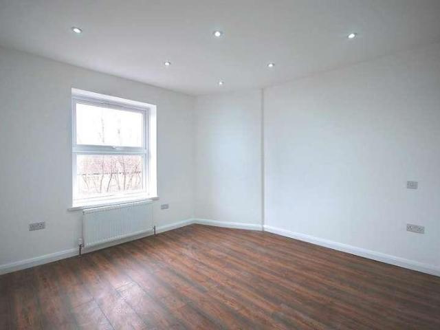 4 bed flat for sale