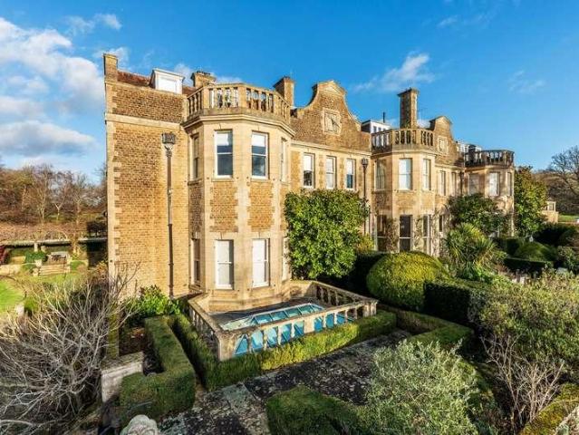 4 bed flat for sale
