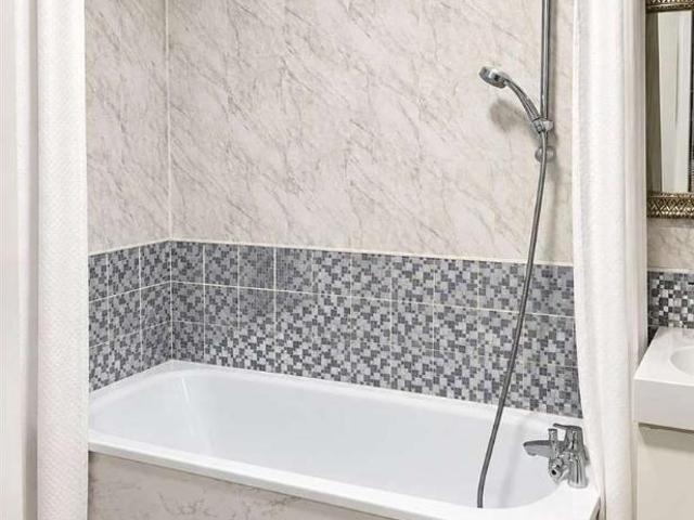 4 bed flat for sale