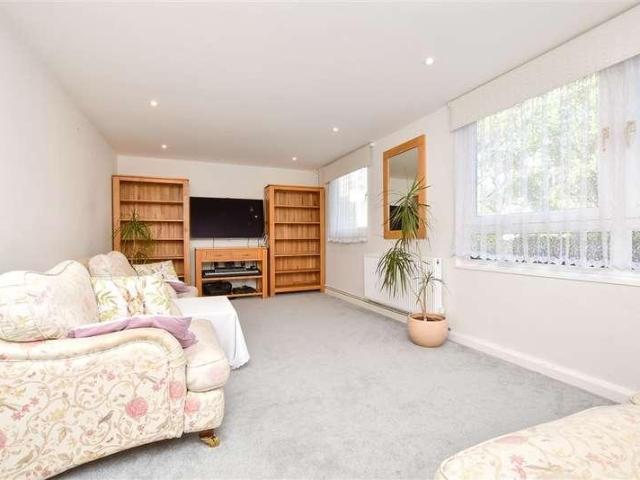 4 bed flat for sale