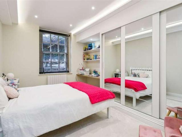 4 bed flat for sale