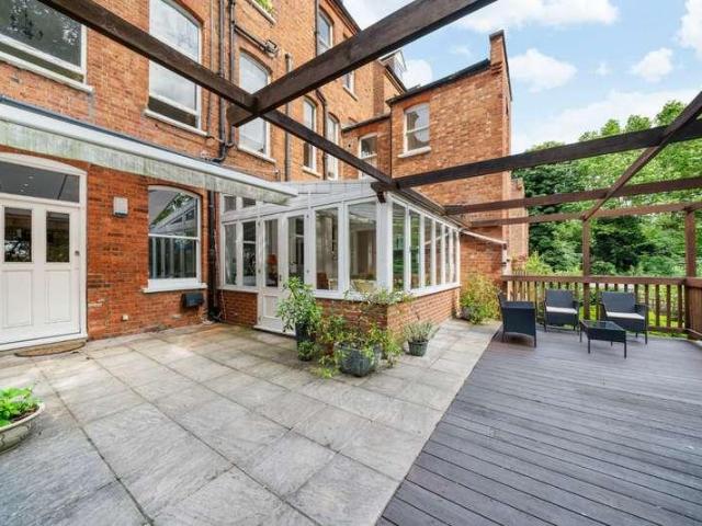 4 bed flat for sale
