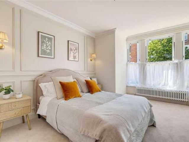 4 bed flat for sale