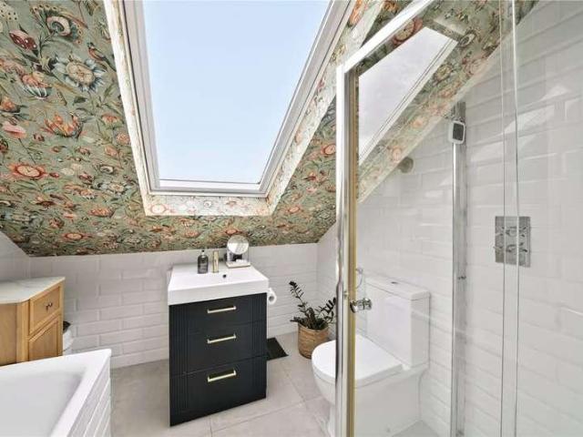 4 bed flat for sale