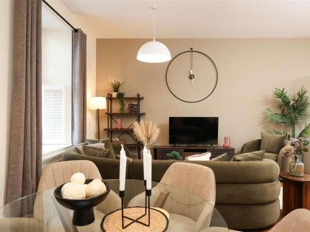 4 bed flat for sale