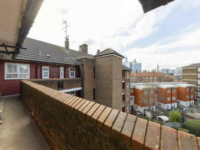 4 bed flat for sale