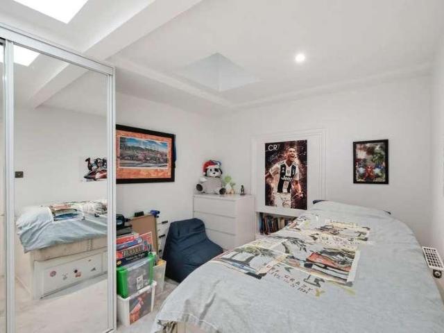 4 bed flat for sale