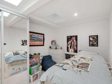 4 bed flat for sale