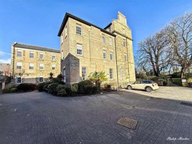 4 bed flat for sale