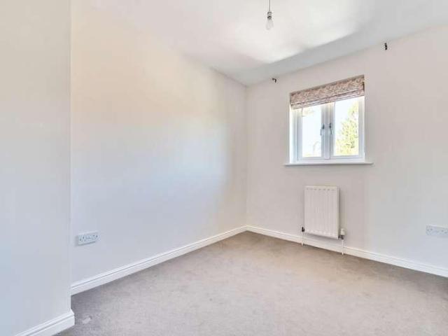 4 bed flat for sale