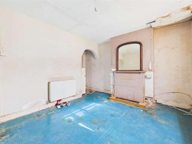 4 bed flat for sale