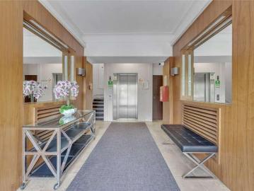 4 bed flat for sale