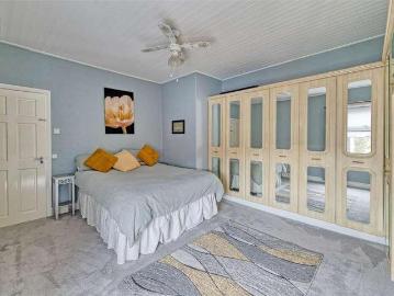 4 bed flat for sale