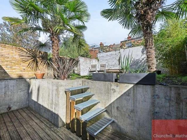 4 bed flat for sale