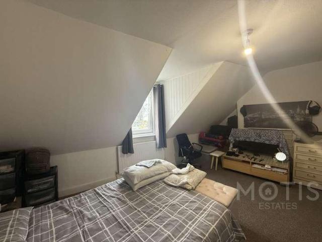 4 bed flat for sale