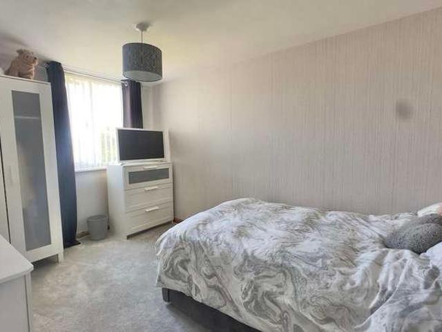 4 bed flat for sale
