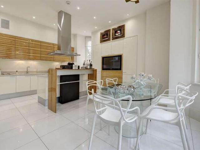 4 bed flat for sale
