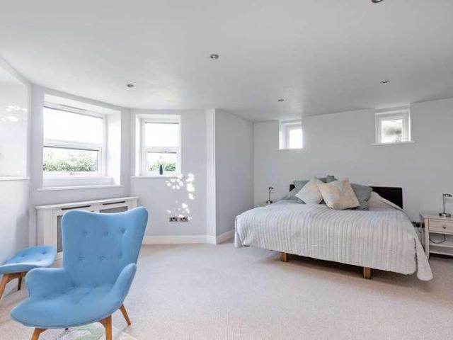 4 bed flat for sale