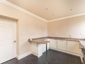4 bed flat for sale