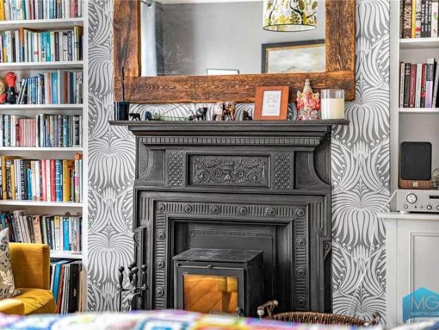 4 bed flat for sale