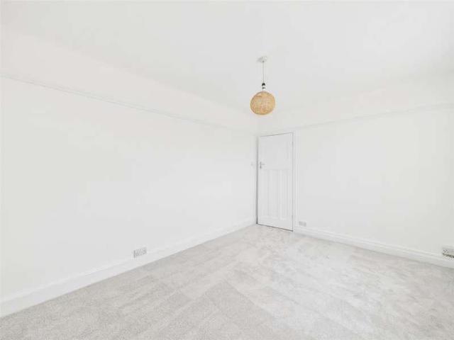 5 bed flat for sale