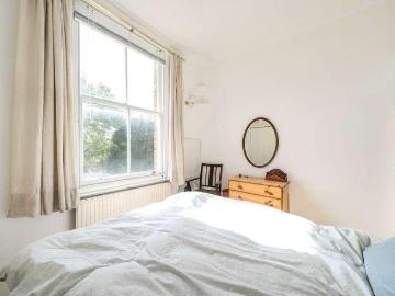 4 bed flat for sale