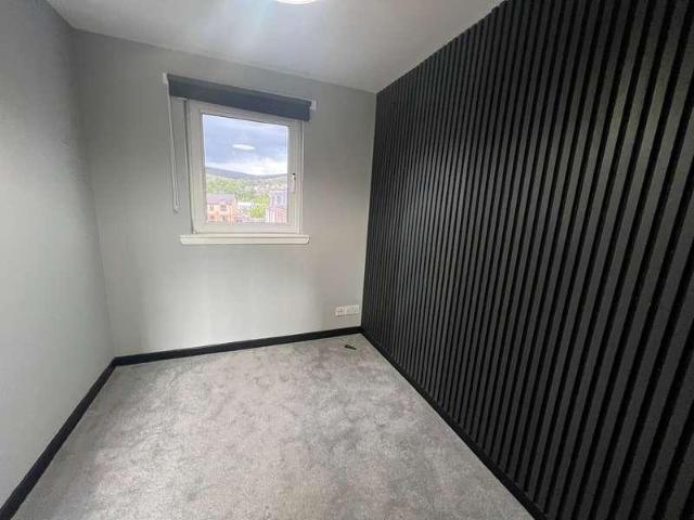 4 bed flat for sale