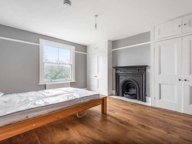 4 bed flat for sale