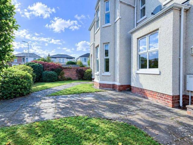 4 bed flat for sale
