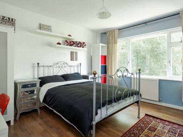 4 bed flat for sale