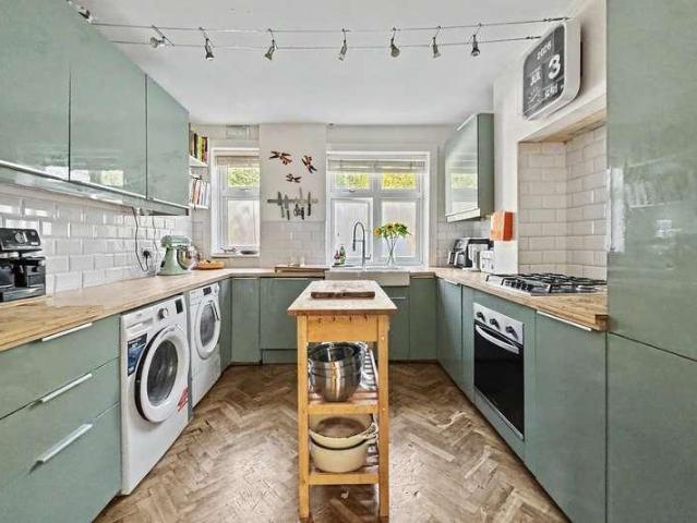 4 bed flat for sale