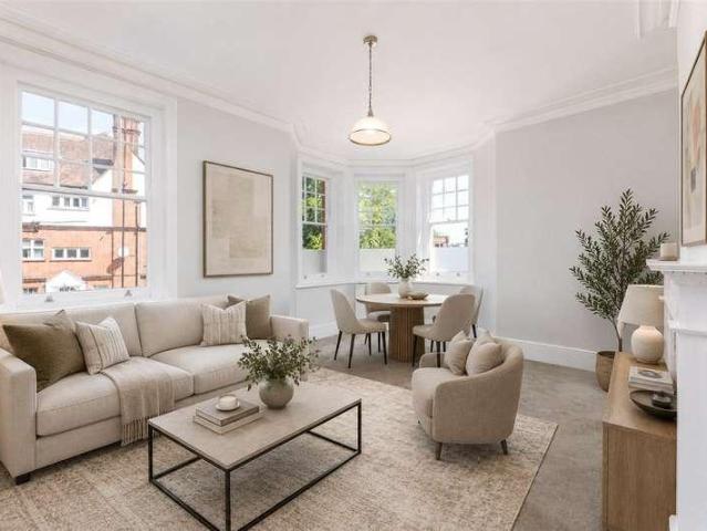 4 bed flat for sale