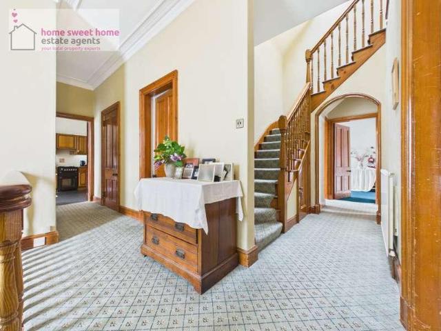 4 bed flat for sale