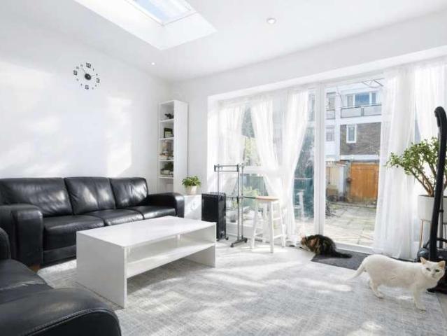 4 bed flat for sale