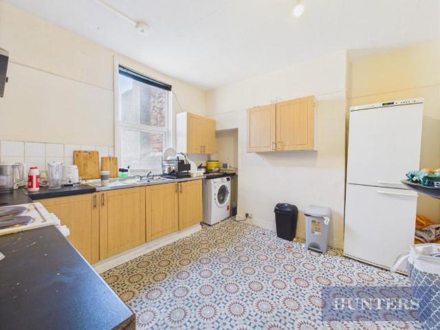 4 bed flat for sale