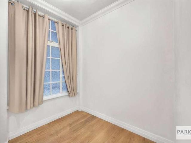 4 bed flat for sale